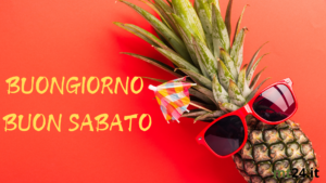 Messaggio di buongiorno con 'Buon sabato!' accompagnato da immagini di sole, caldo e momenti di relax per un inizio di giornata sereno e piacevole.