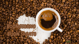 Messaggio di buongiorno con 'Buon sabato!' accompagnato da immagini di caffè, cuori e simboli di amore e dolcezza.