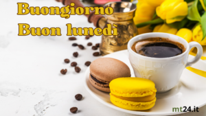Buongiorno e buon lunedì! ☕️ Caffè e dolce per una partenza di settimana perfetta!