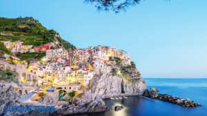 Cinque Terre, destinazione ideale per trekking lungo la costa ligure con paesaggi mozzafiato."