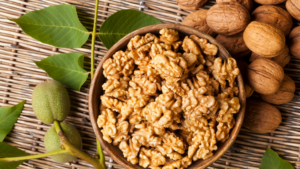 Una selezione di nocitra i superfood italiani evidenziando il loro alto contenuto di acidi grassi omega-3, antiossidanti e nutrienti essenziali per la salute del cuore e la funzione cerebrale.