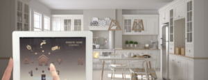 Casa smart con dispositivi intelligenti per una gestione automatizzata e confortevole."