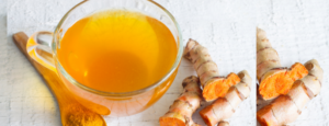 Smoothie detox con curcuma per ridurre l'infiammazione e aumentare l'energia