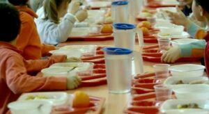 Le istituzioni locali si interrogano su come bilanciare le esigenze finanziarie e il benessere dei bambini