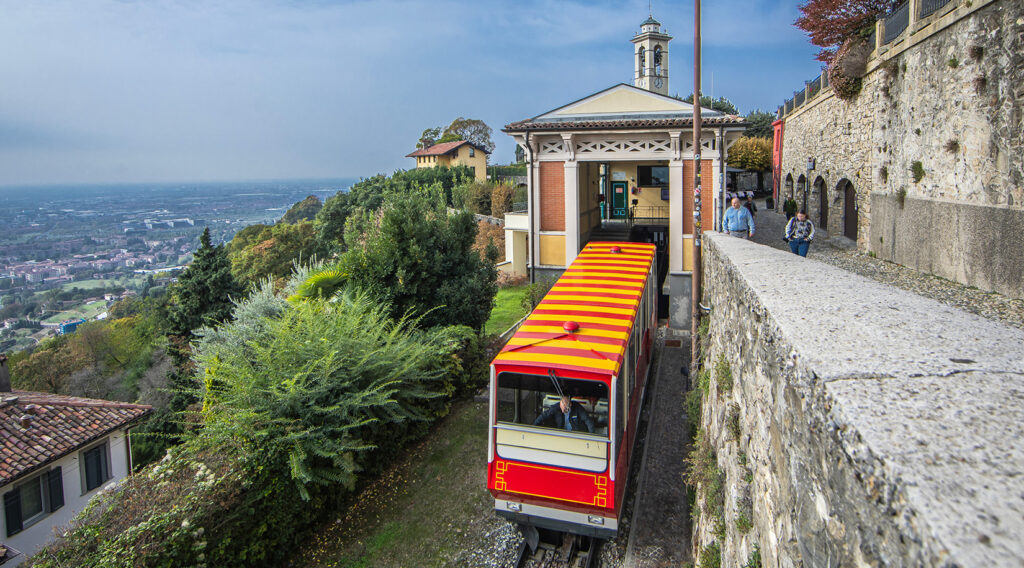 La storica funicolare che collega la Città Bassa alla Città Alta