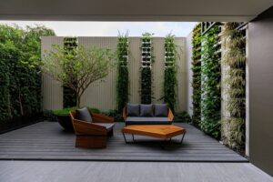 I giardini verticali si adattano a qualsiasi stile architettonico, aggiungendo un tocco unico e sostenibile.